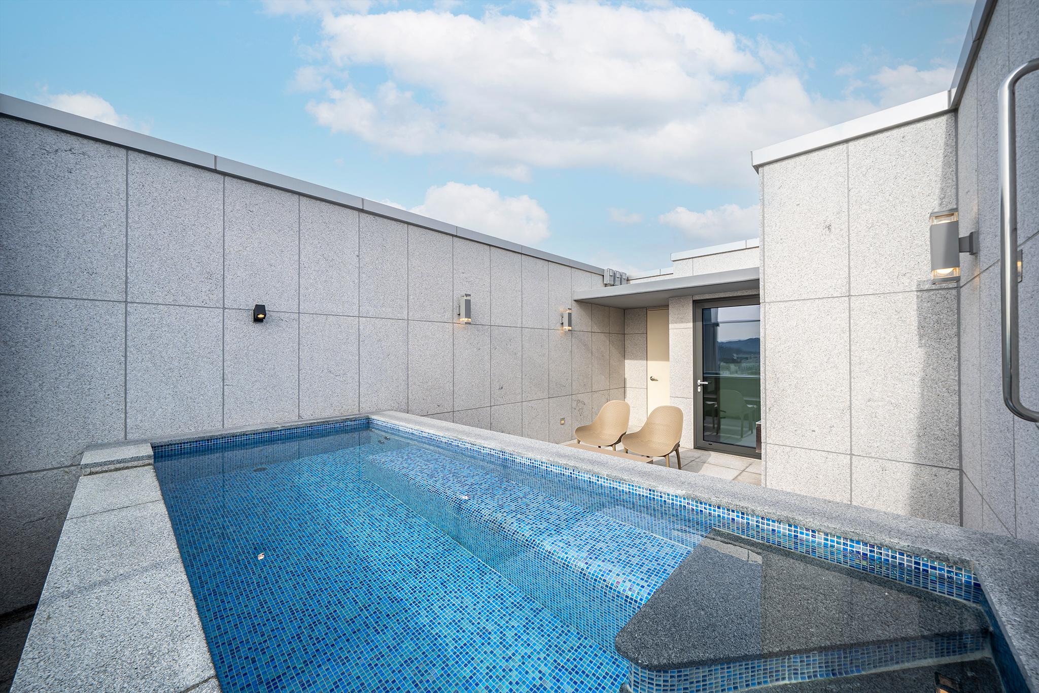 빌리언 웨스턴 호텔 (Billion Western Hotel)