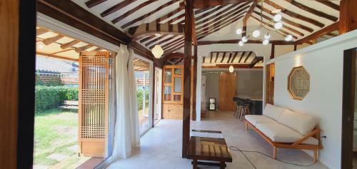 자하연 (Jahayeon Hanokstay)