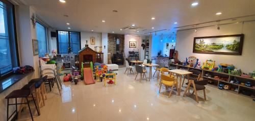 색채의 숲 펜션 (Forest of Color Pension)