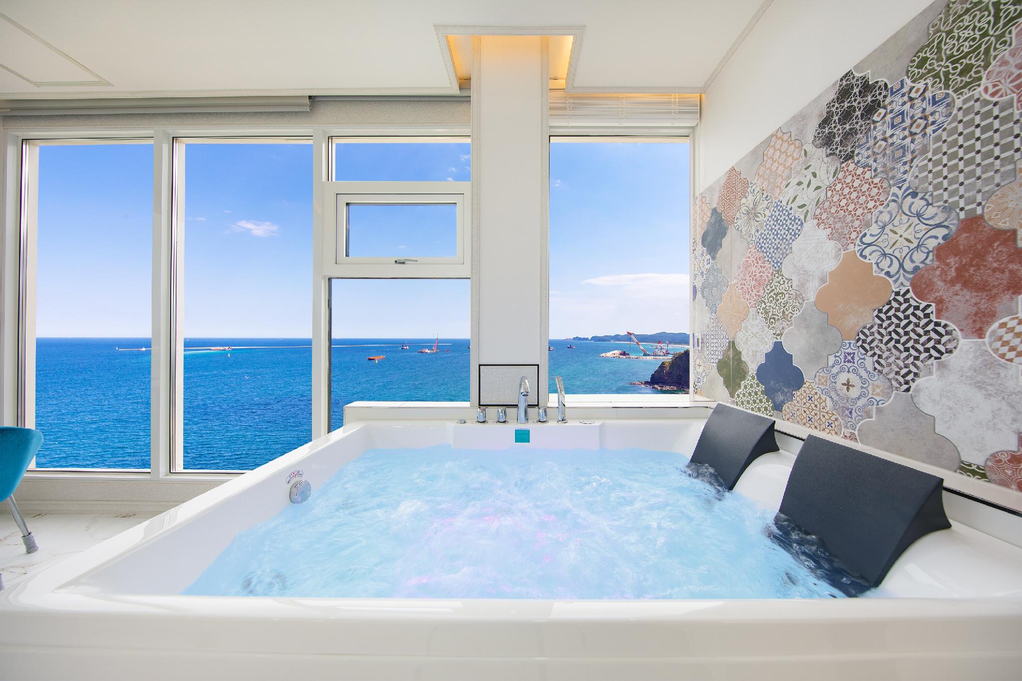 삼척 하얀낭만 펜션 (Samcheok White Romantic Pension)