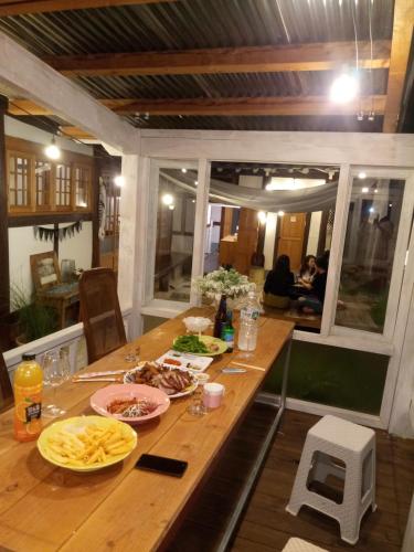 백년한옥 (Hundred Years Hanok)