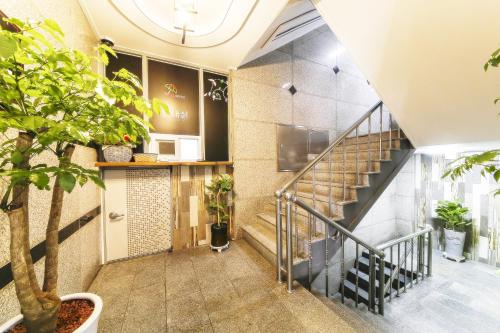 해피 큐 모텔  (Happy Q Motel)