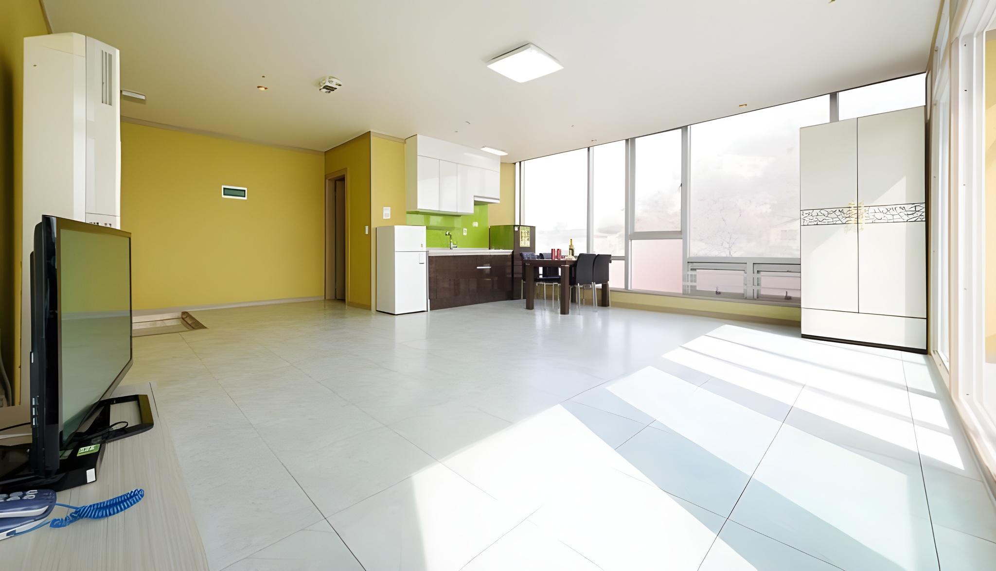 여수 비치펜션 (여수낭만포차 도보 2 분) (Yeosu Beach Pension (2 minutes walk from Yeosu Romantic Carriage))