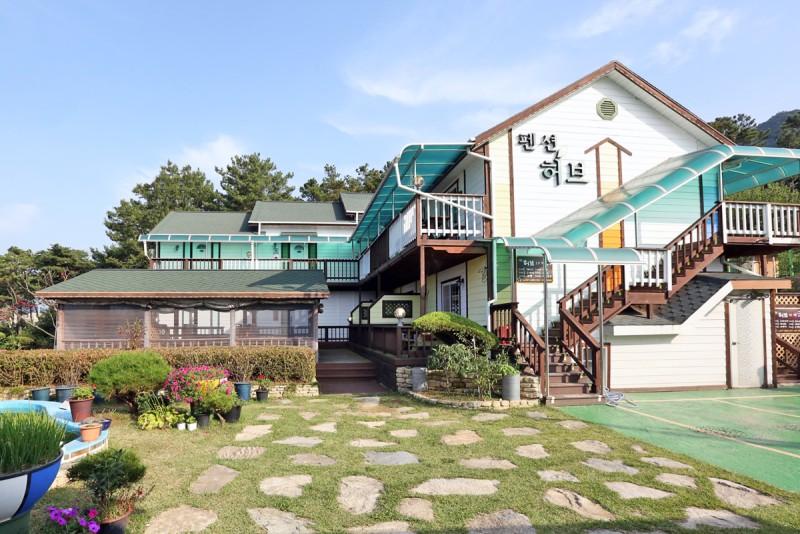 예산 덕산허브펜션 (Yesan Deoksan Herb Pension)