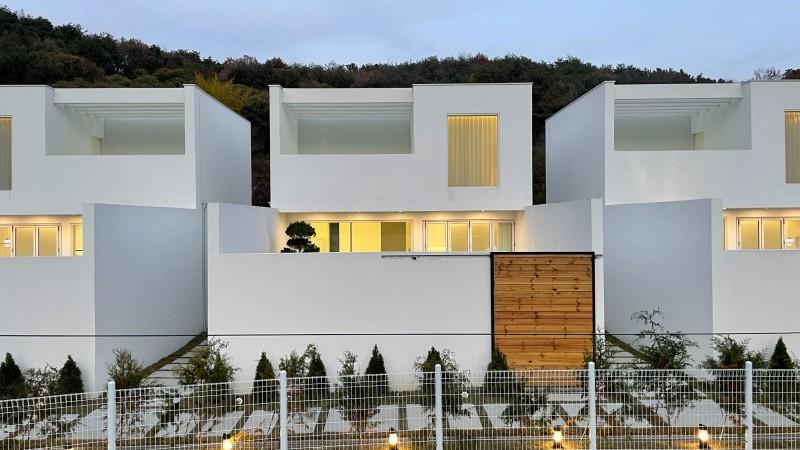 공주 화이트리풀빌라 (Princess White Leaf Villa)