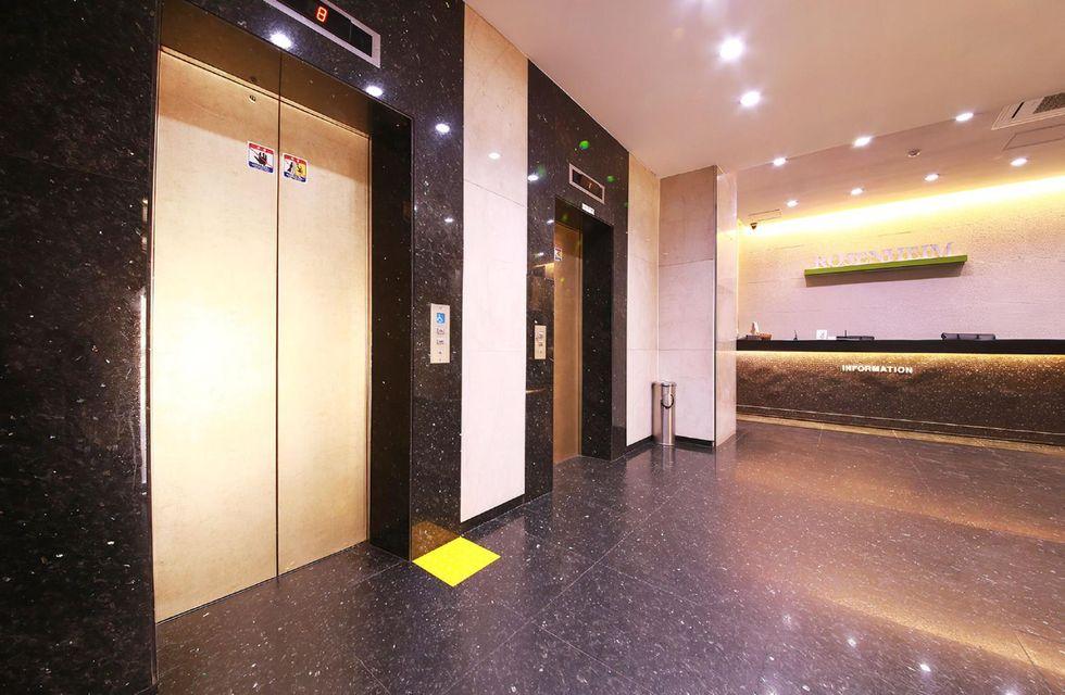 로젠하임 호텔 (Rosenheim Hotel)