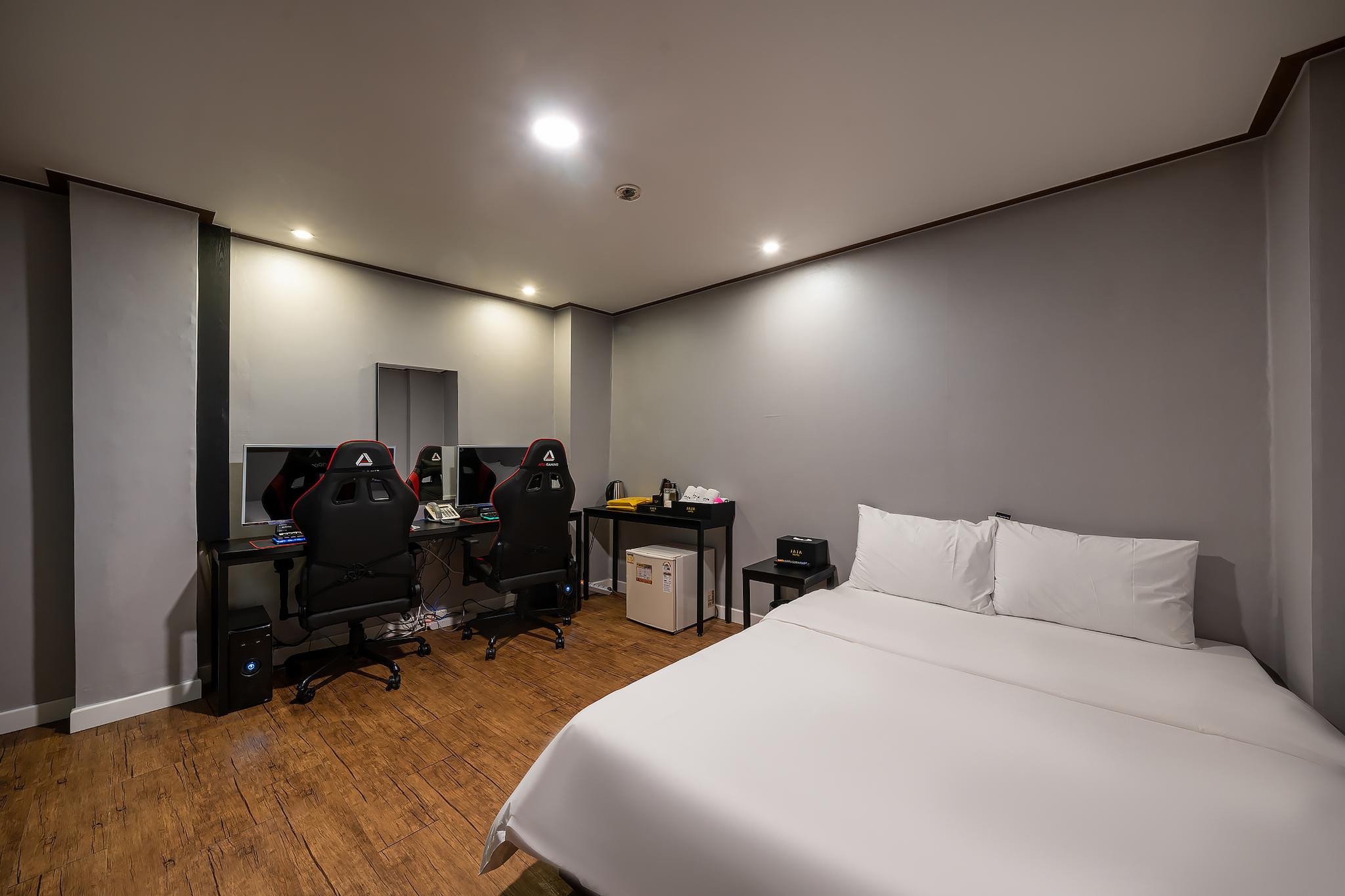 용인 자자 (Yongin Jaja)