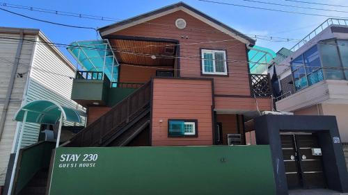 스테이 230 (Stay 230)