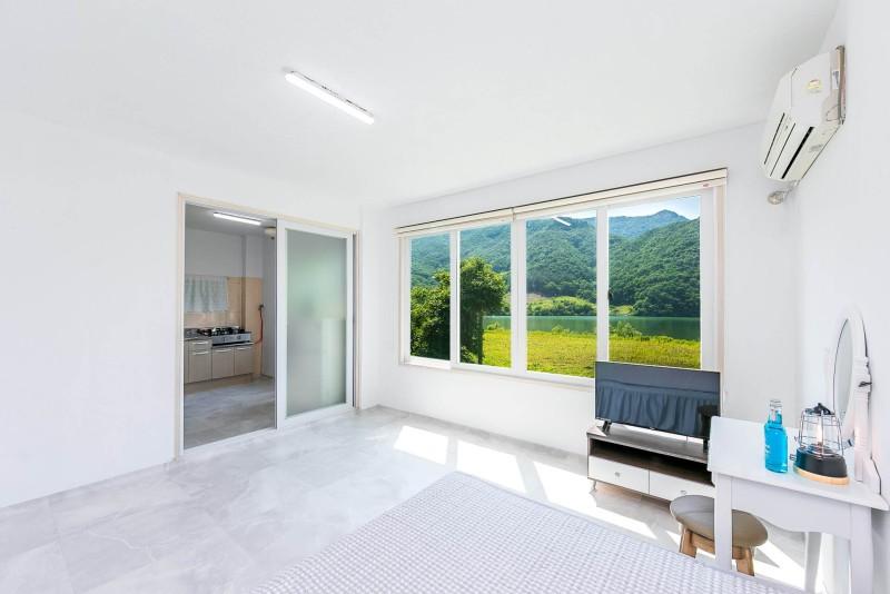 논산 대둔산수락호수펜션(구 산초의집) (Nonsan Daedunsan Surak Lake Pension (formerly Sancho House))