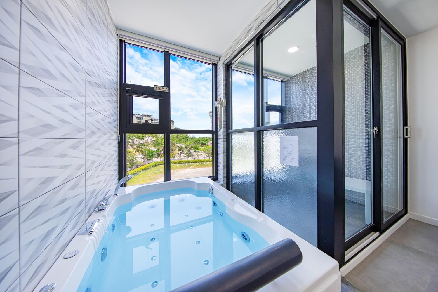 강릉 니시스파펜션 (Gangneung Nishi Spa Pension)