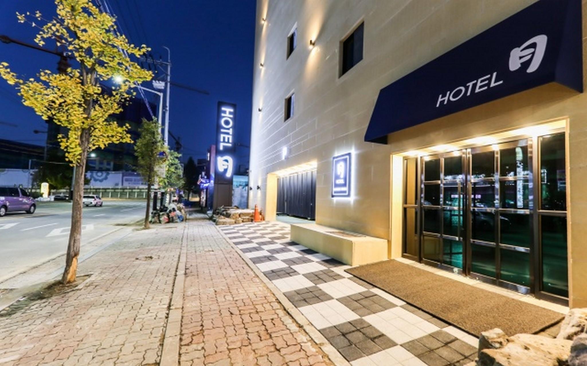 천안 성정동 월 (Cheonan Seongjeongdong Wall)