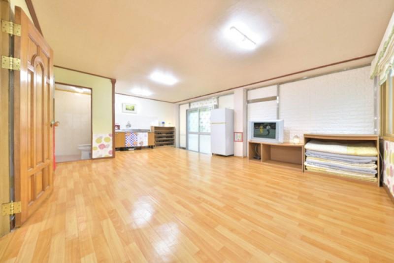 강촌 테마펜션 (Gangchon Theme Pension)