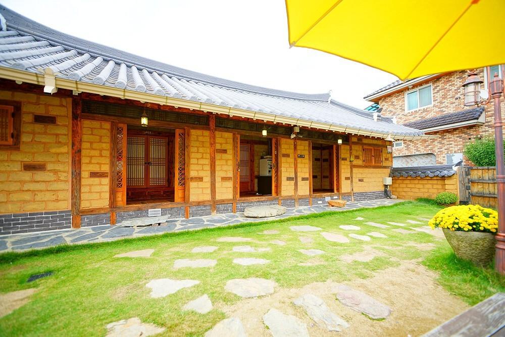전주 한옥 마을 담소 (Jeonju Hanok Maeul Damso)
