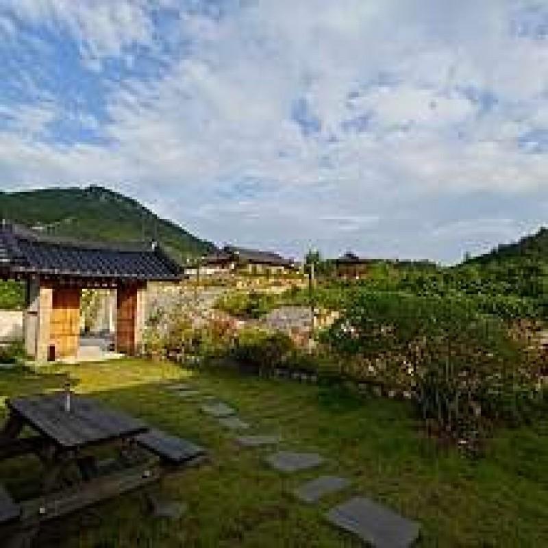 완도 우리한옥민박펜션 (Wando Woori Hanok Pension)