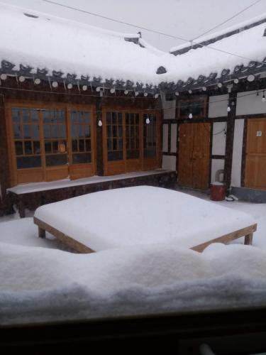 백년한옥 (Hundred Years Hanok)