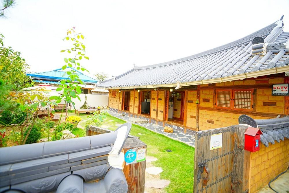 전주 한옥 마을 담소 (Jeonju Hanok Maeul Damso)