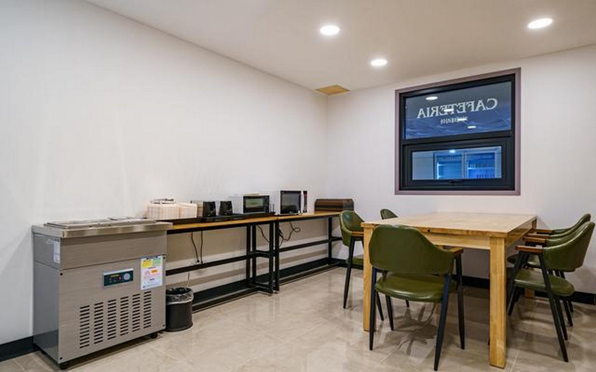 수원 시청 호텔 델 라고 (Suwon City Hall Hotel del Lago)