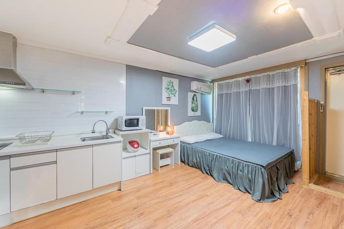 Conch Catching Dog Pension