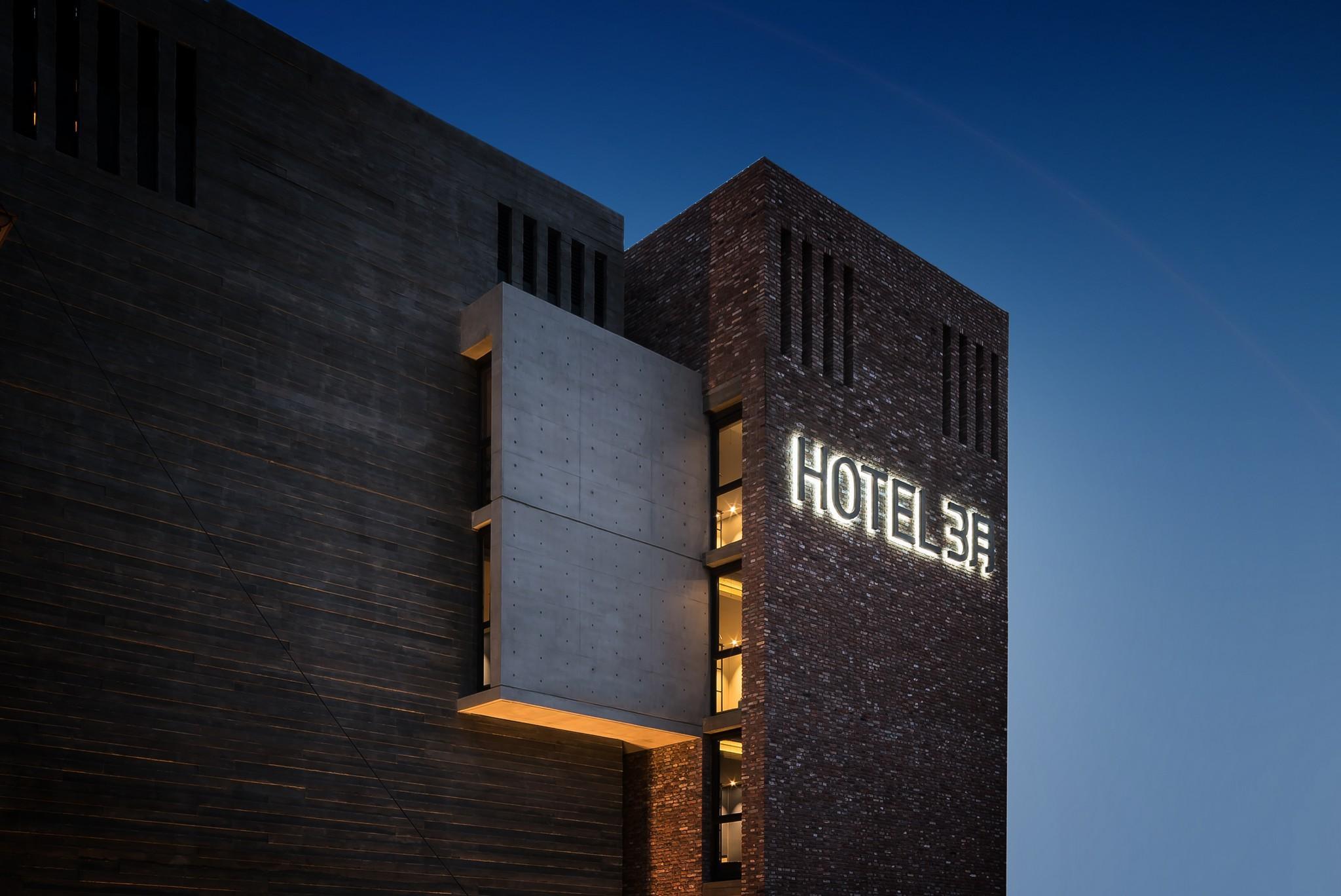 3월 호텔 (Hotel March)