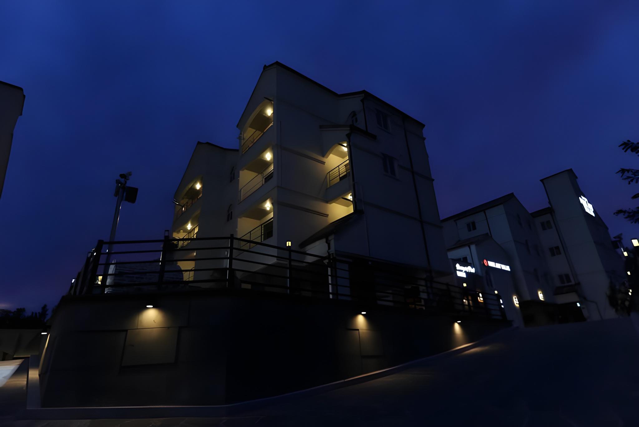 부여 파크아트빌라스 (Buyeo Park Art Villas)