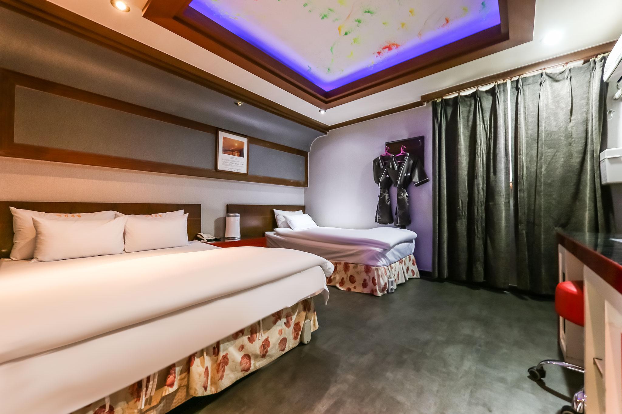 공주 버킹검 (Gongju Buckingham)