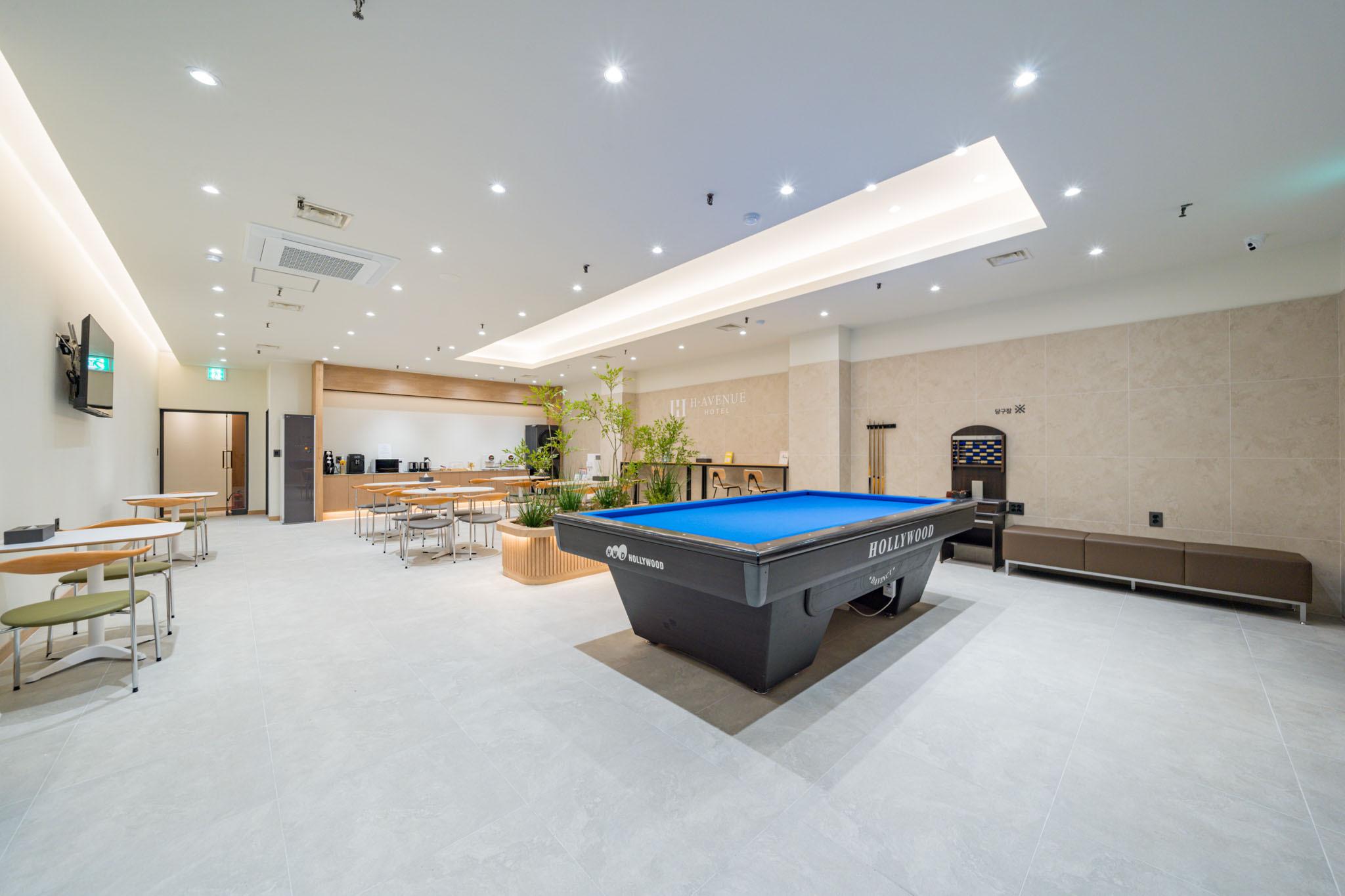 충주 에이치에비뉴 시청점 (Chungju H Avenue City Hall Branch)