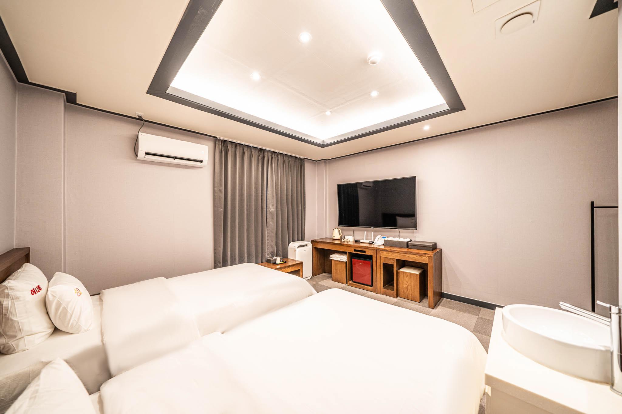 화성 월문 허니비1 (Hwaseong Wolmoon Honey Bee 1)