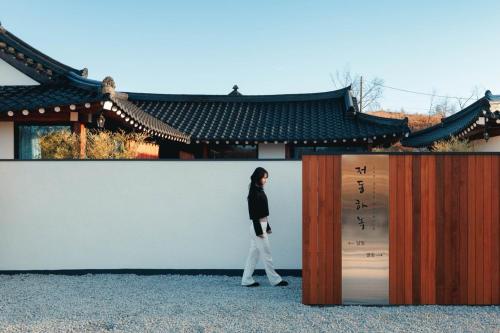 강릉 저동하녹펜션 (Gangneung Jeodong Hanok Pension (newly built))