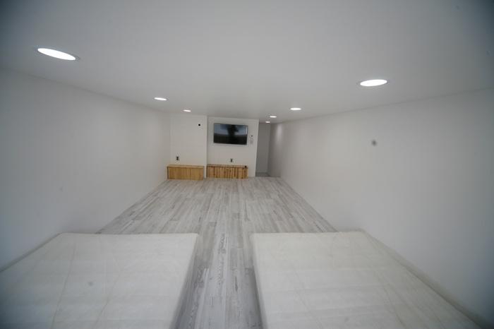 Muju Glamping & Pool Villa Caravan