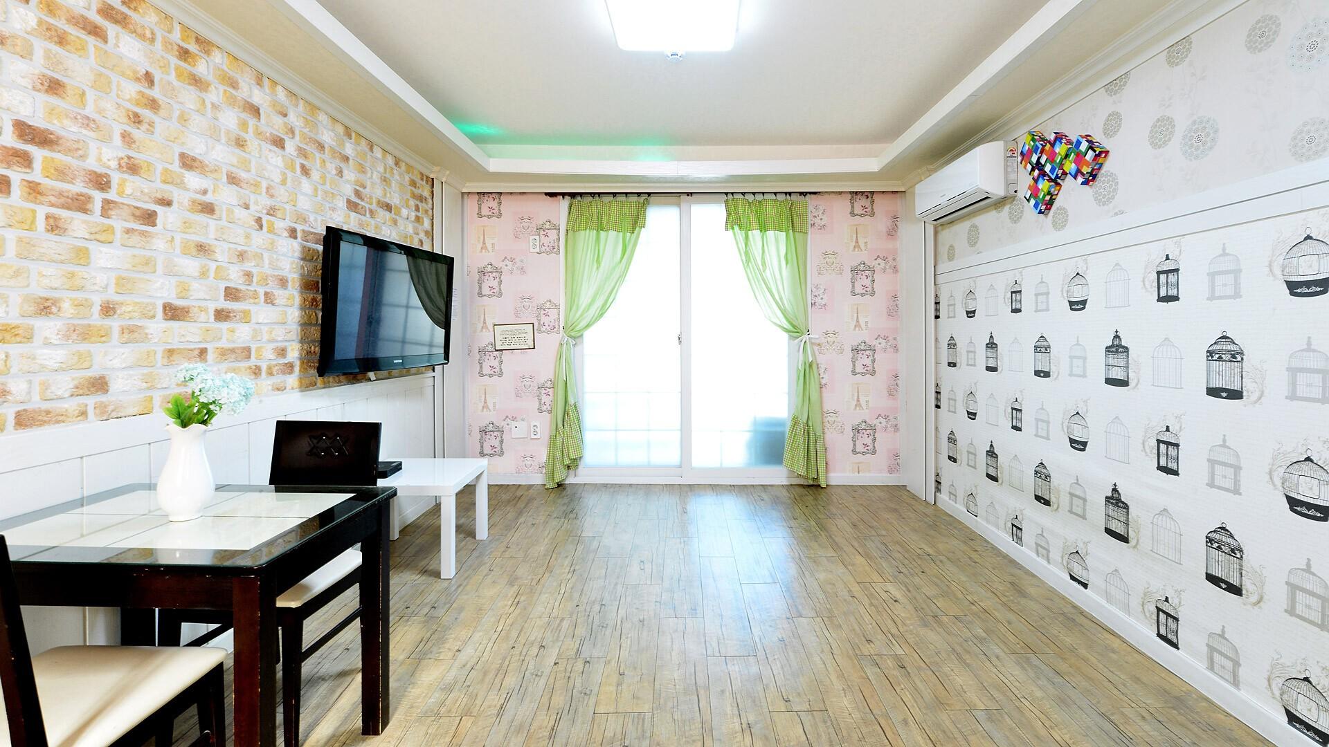 느티나무마을 펜션 (Nutinamu Maeul Pension)