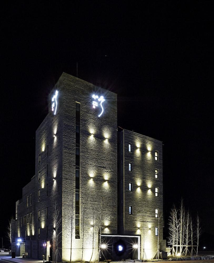 충북혁신도시 나무호텔 (Eumseong Hyeoksindosi Namoo Hotel)