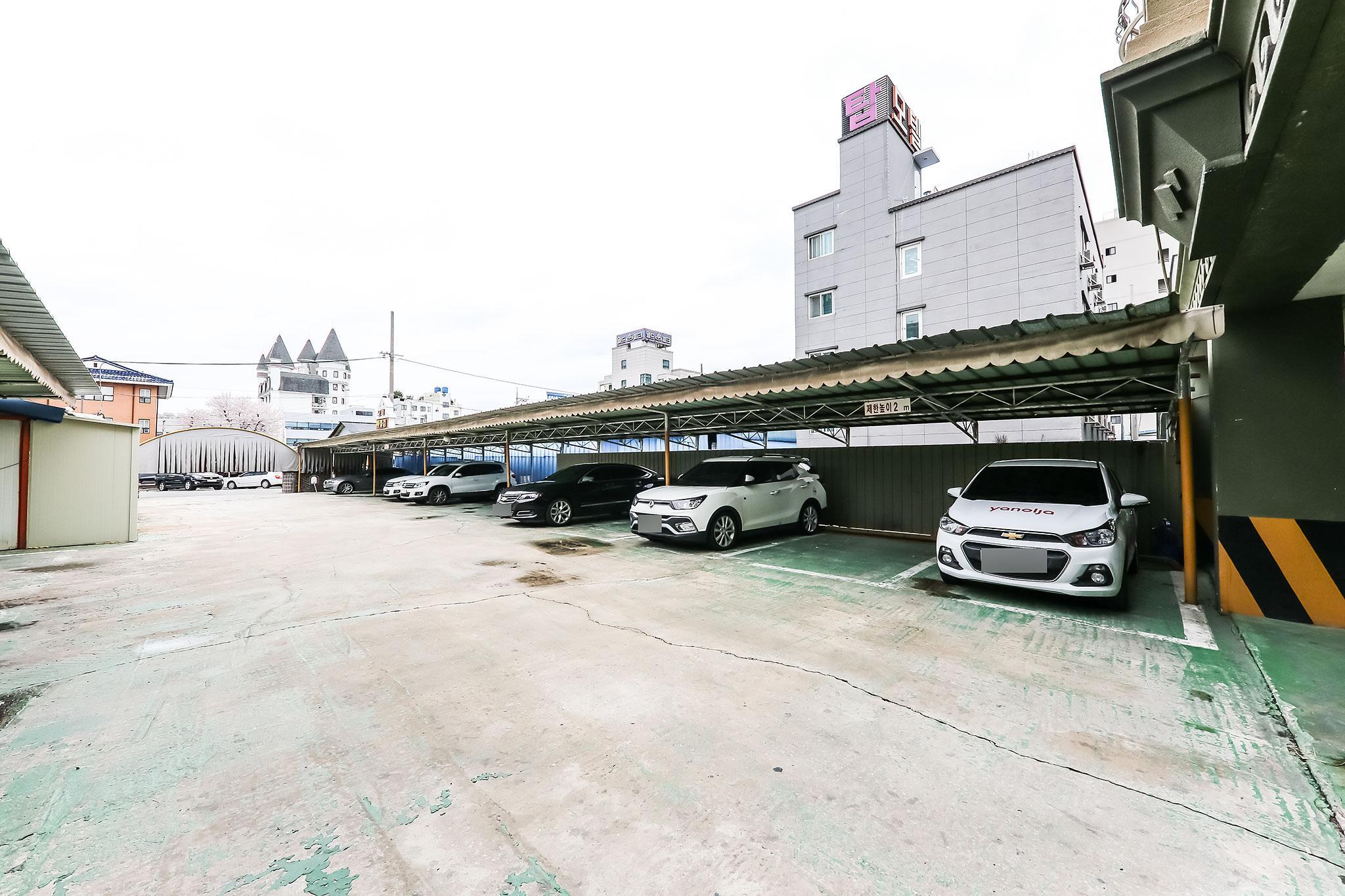 공주 버킹검 (Gongju Buckingham)