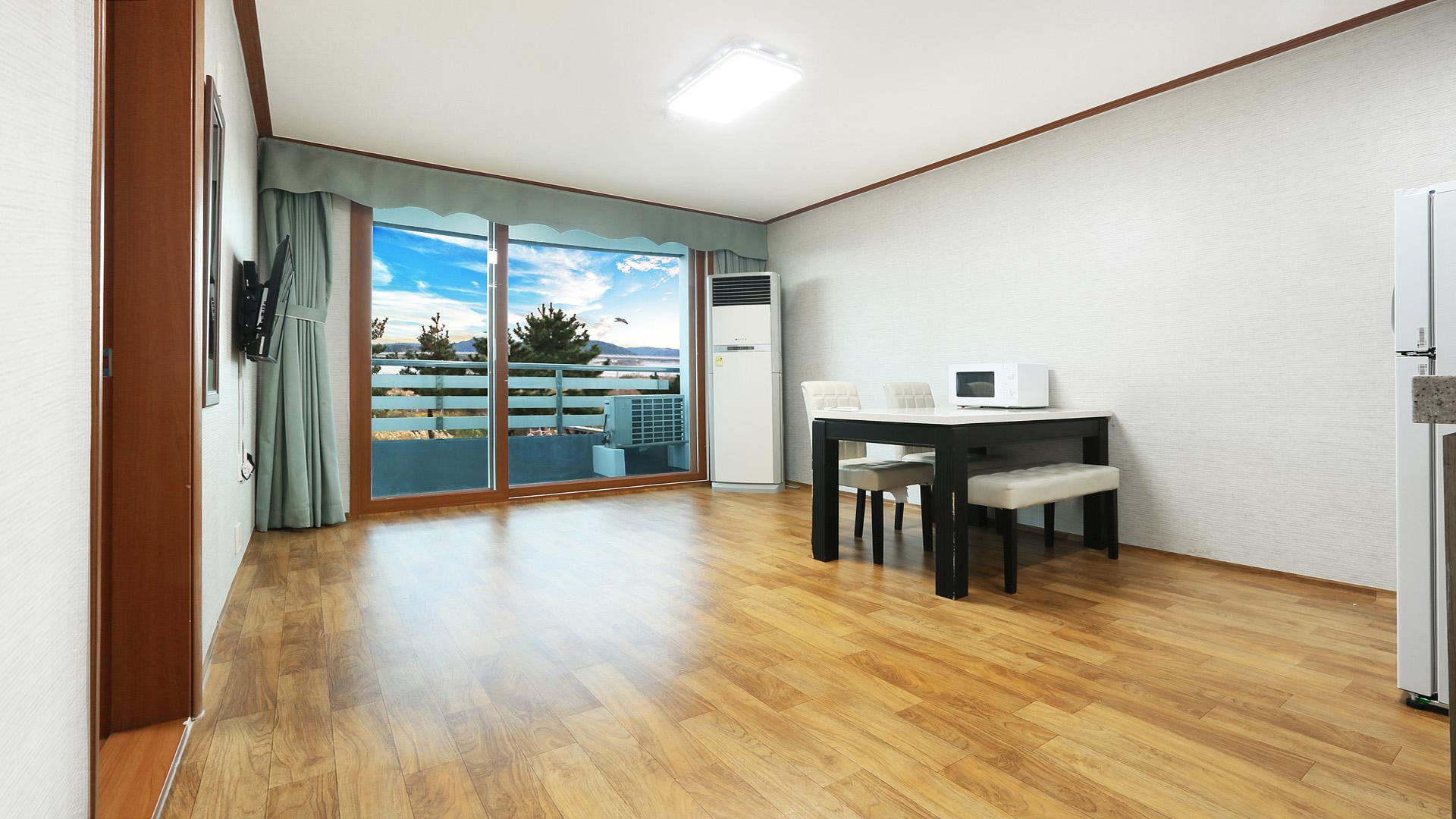 양양 비치 콘도 (Yangyang Beach Condo)