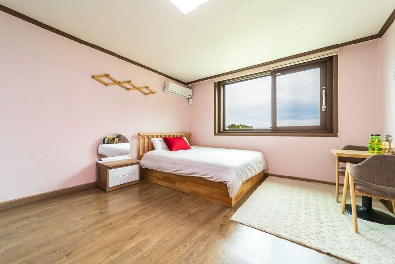 울진 돌빛펜션 (Uljin Dolbit Pension)