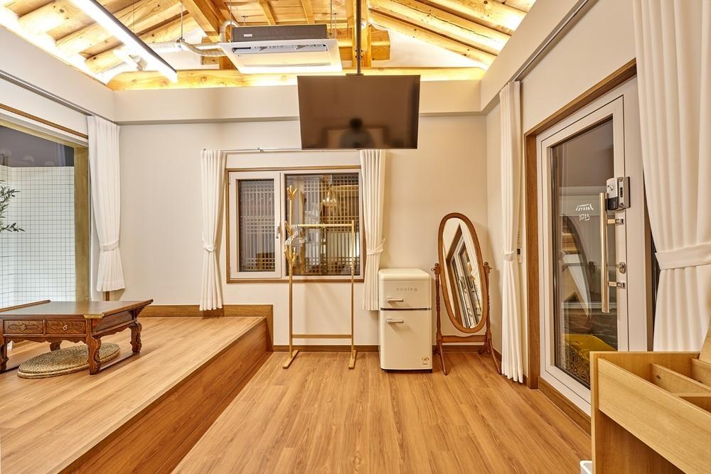 마당한옥 (Madang Hanok)