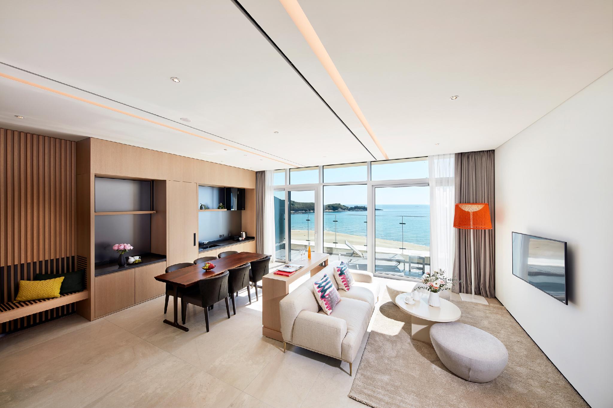 르네블루 바이 워커힐 (Renebleu by Walkerhill)