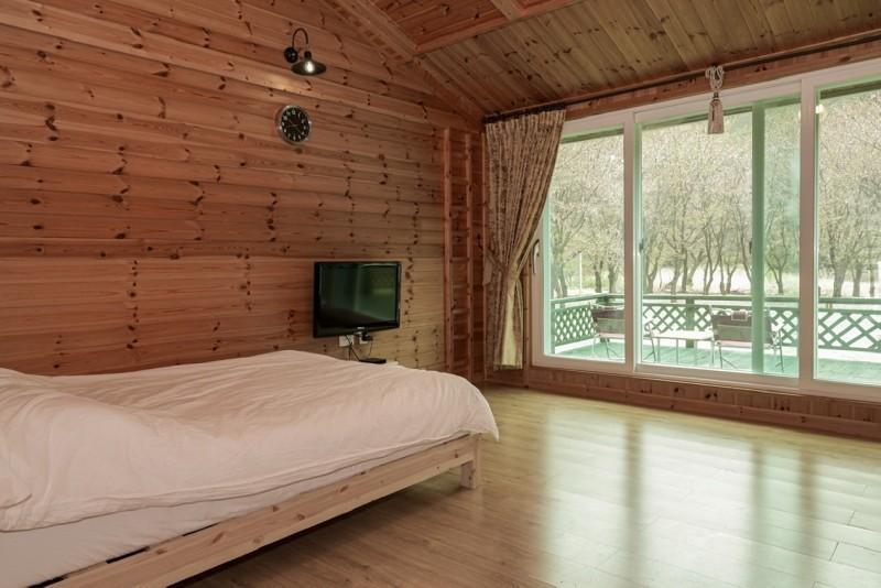 괴산 속리산통나무펜션 (Goesan Songnisan Tongnamu Pension)