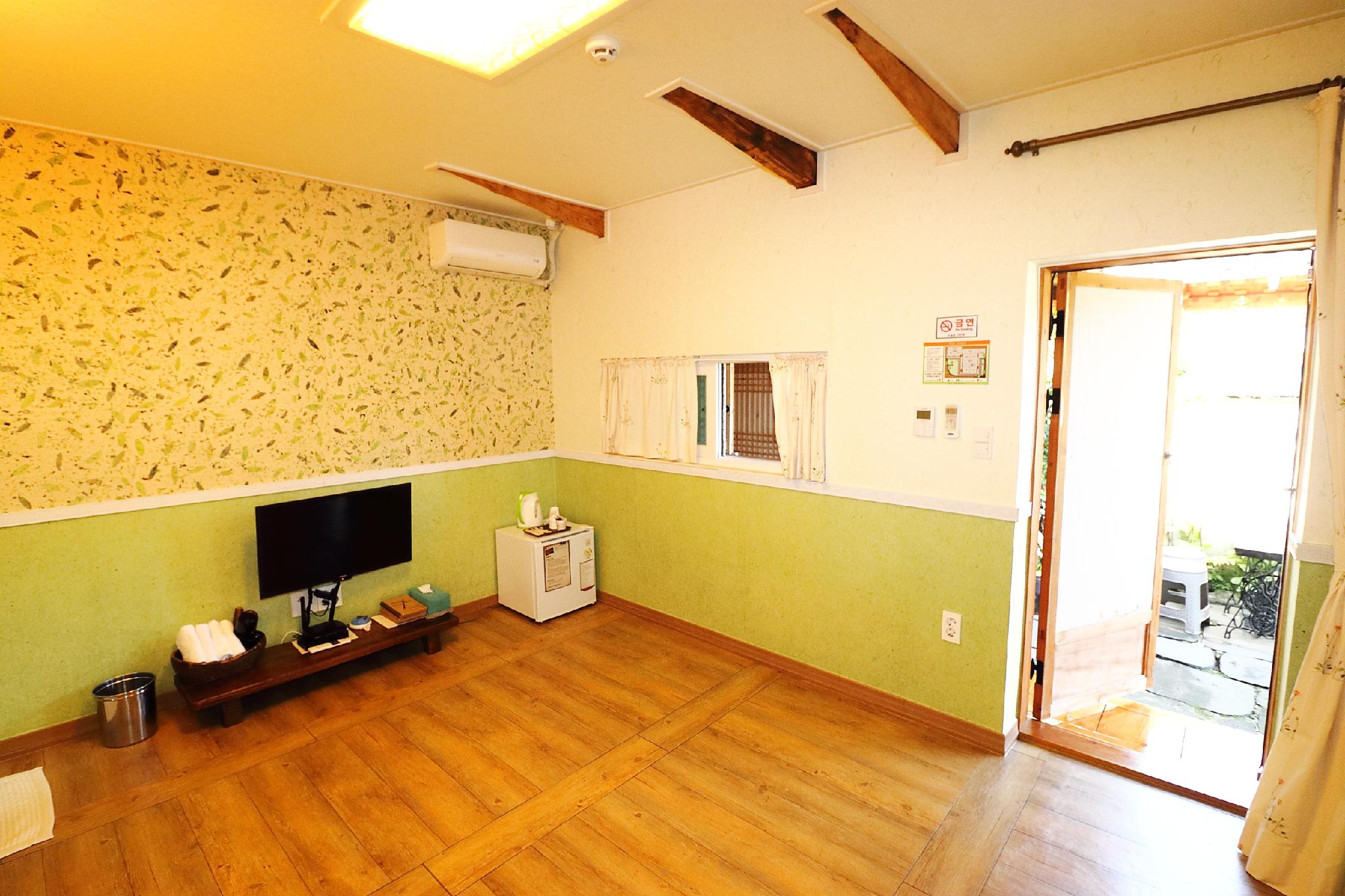 전주 꽃자리 한옥스테이 (Jeonju Ggotjari Hanok Stay)