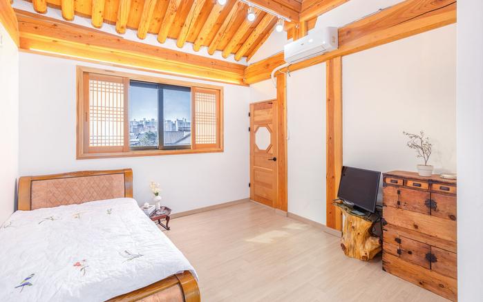 Moon and Star Hanok Pension