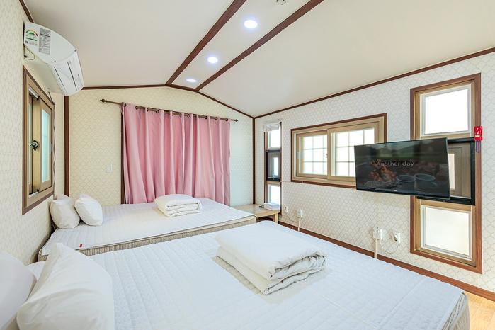 Twins Camping & Caravan