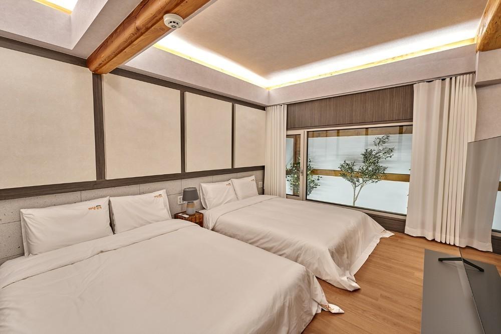 마당한옥 (Madang Hanok)