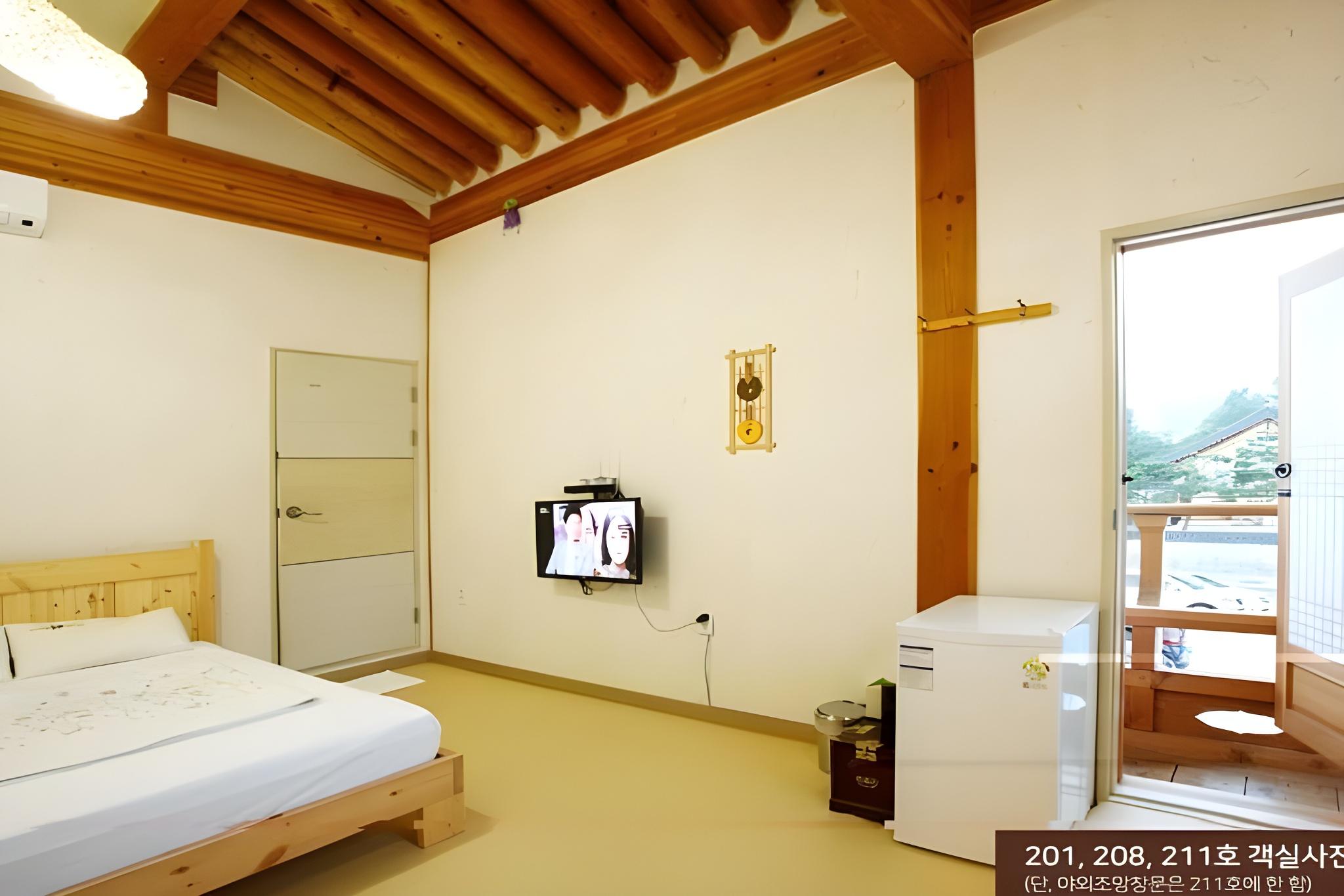 나비잠 한옥 호텔 (Nabijam Hanok Hotel)