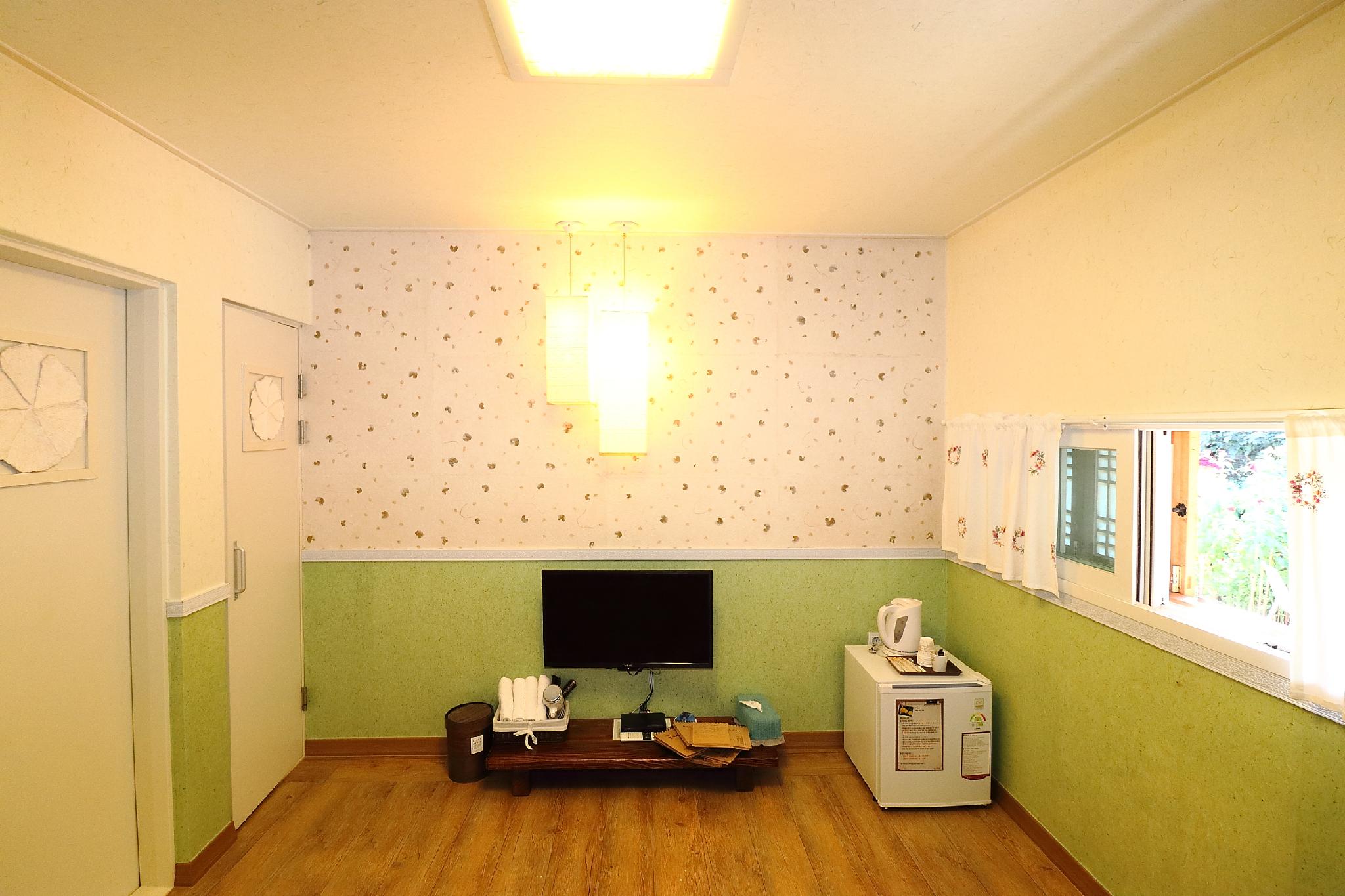 전주 꽃자리 한옥스테이 (Jeonju Ggotjari Hanok Stay)