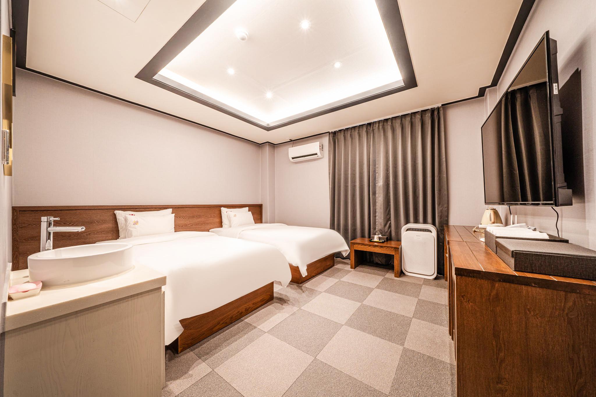 화성 월문 허니비1 (Hwaseong Wolmoon Honey Bee 1)