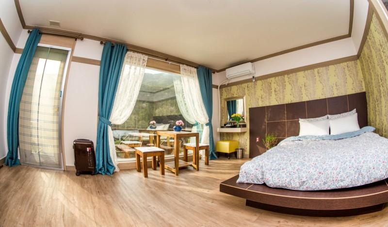 곡성 화이트빌리지펜션 (Gokseong White Village Pension)