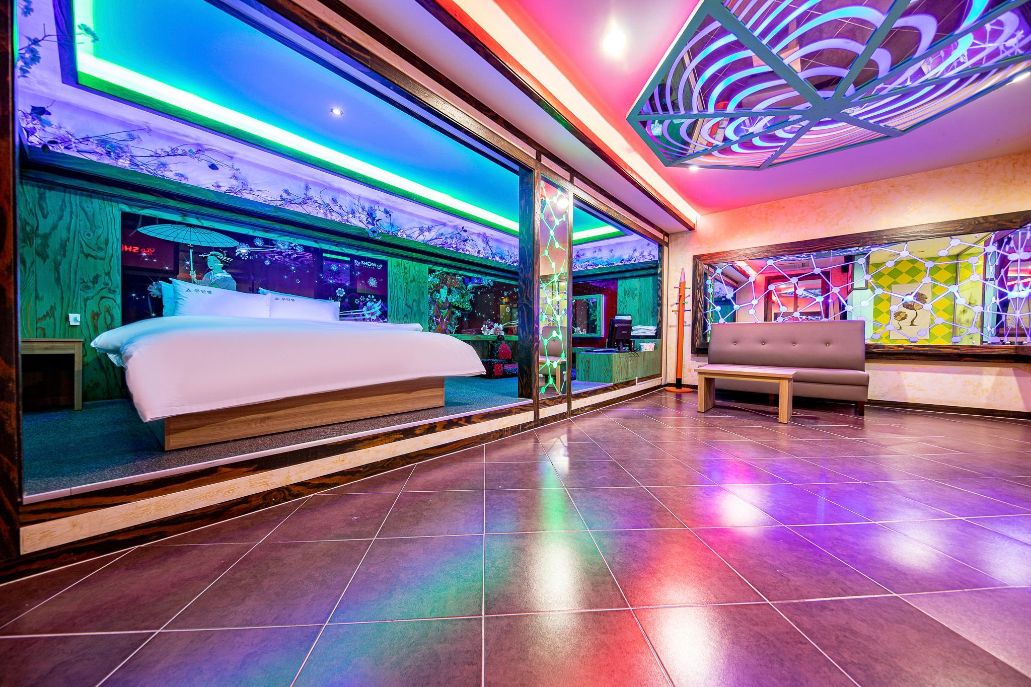 익산 쇼팰리스 드라이브인 무인텔 (Iksan Show Palace Drive-In Motel)