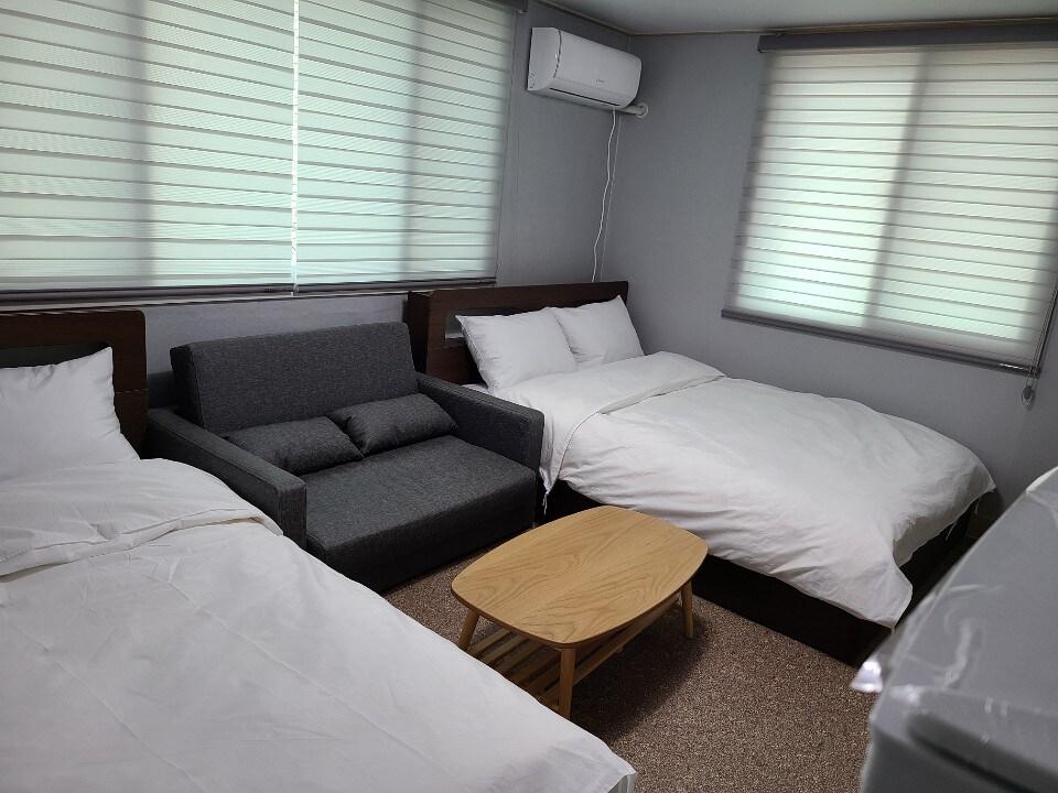 JOY Guest House(the whole(1F+2F)/4rooms/10people)