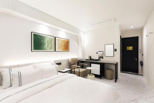 마리 호텔 (Mari Hotel)