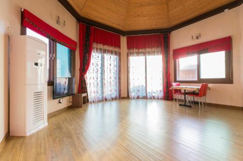 가평 해뜨는숲속 펜션 (Gapyeong hatteuneun supsok pension)