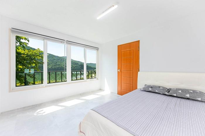 Daedunsan Surak Lake Pension (formerly Sancho's House)